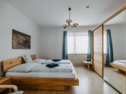 Schlafzimmer 1